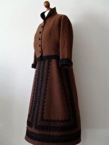 LOLA PRUSAC FRANCE . M . CHeSTNuT CHaRM . HaND eMBRoiDeReD . SKiRT