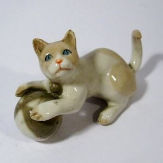 Lovely Vintage Glaze Porcelain Cat w Ball Figurine