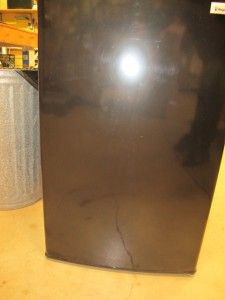 Magic Chef MCBR445B2 4 4 CU ft Compact Refrigerator Freezer Black MSRP