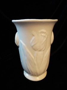 Vintage Old 1940s USA McCoy Pottery White Matt Tulip Vase
