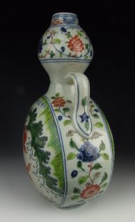 One Nice Ming Dynasty Five Colored Porcelain Vase with Fish