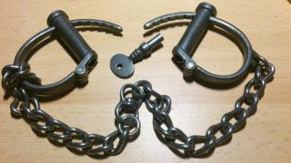 Alte Darby Eisen Handschellen, Handfesseln, Handeisen + Schlüssel