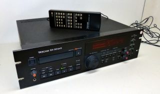  DA 30 MKII Professional Digital Audio DAT Recorder mit FB 19 3HE 154