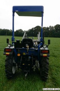 Allrad Traktor Foton FT 254 mit 25 PS Wendegetriebe Bausatz Modell