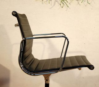 Original Vitra Besucherstuhl Alu Chair EA 108 Design Ray & Charles