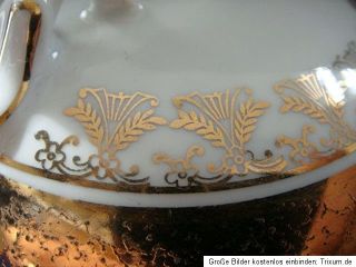 eine alte sehr dekorative Deckeldose mit reichlich Golddekor verziert