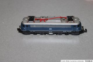 Es ist eine Minitrix Elok Baureihe E10 338 DB blau Spur N.