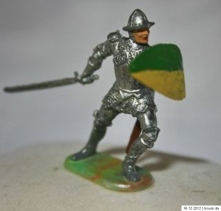 Ritter Elastolin 4cm angreifend mit Schwert Hausser
