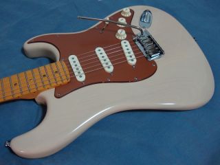 Fender American Deluxe Stratocaster V Neck Honey Blonde (+ Hardcase