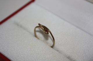 alter Damenring Gold 333 mit rotem Stein besetzt Schlange