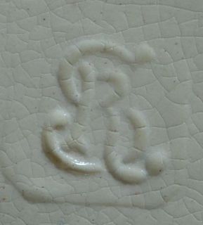 alte Keramik Dose Figur Herz ähnlich Goldscheider sign.