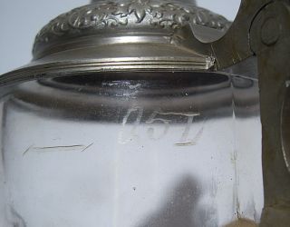 Alter Glas Bierkrug mit roter geschliffener Steineinlage im Zinndeckel