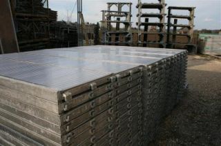 Layher Gerüst mit sehr leichten Vollaluminiumböden 3,07 m x 0,60 m