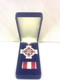 Feuerwehr Ehrenzeichen in Silber mit Spange in blauem Etui   Land NRW
